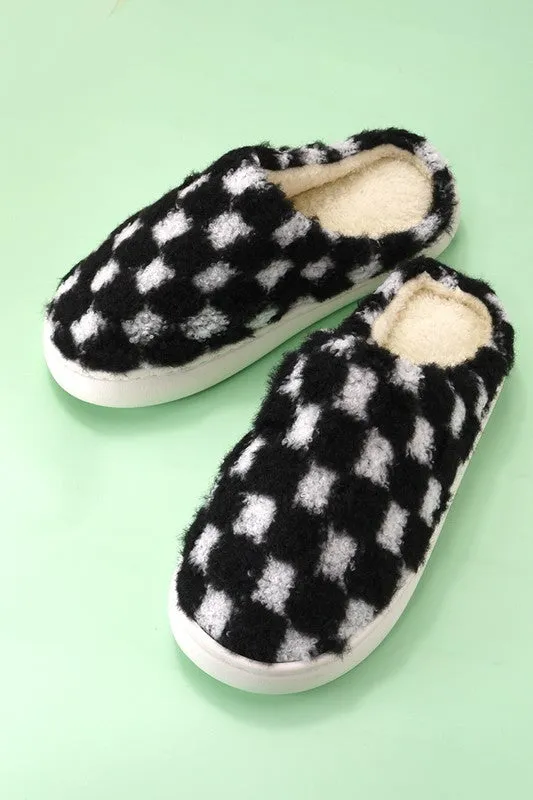 Checkerboard Fuzzy Slippers – Cozy and Stylish Comfort